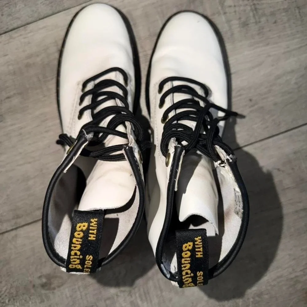 Dr. Martens white platform‎ boots women  size 6